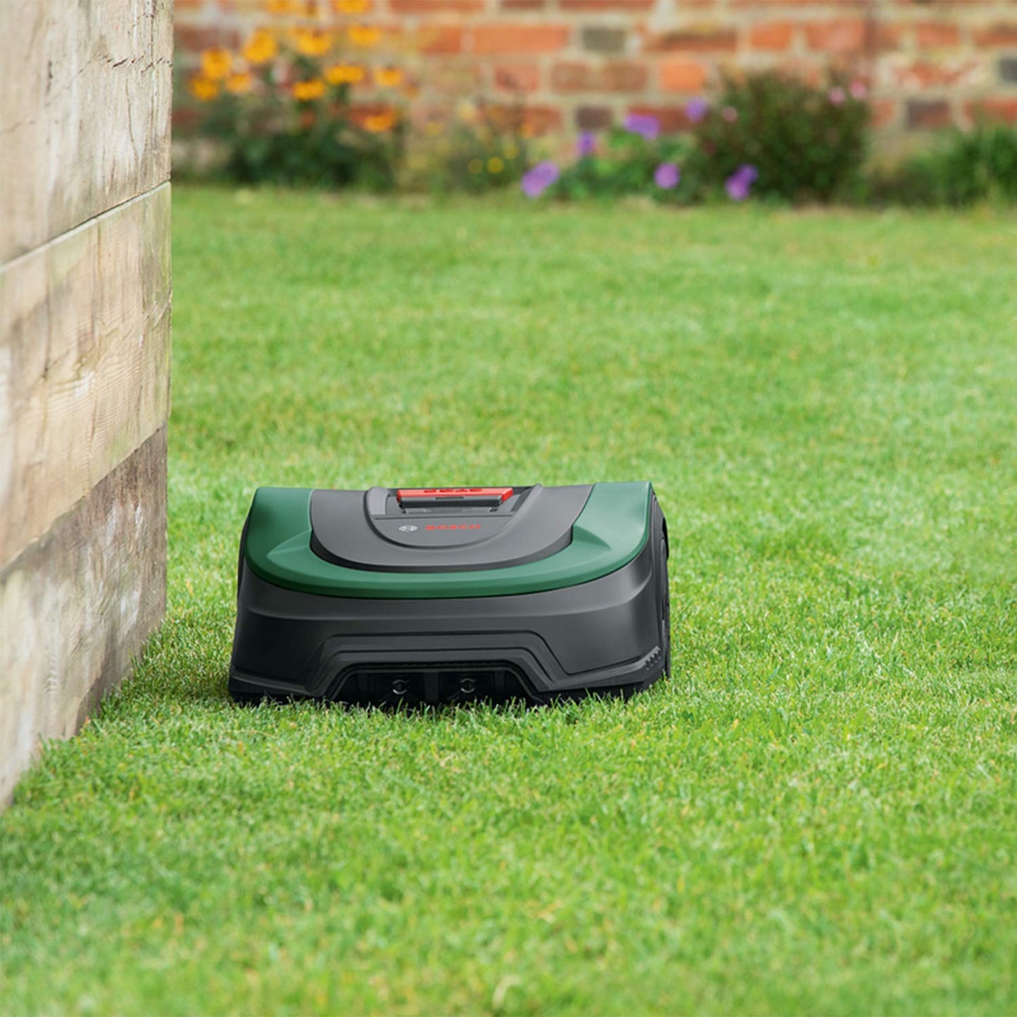 Bosch Robotic Lawnmower Indego M 700 (with 18V battery, docking station included, cutting width 19 cm, for lawns of up to 700 m², in carton packaging)
