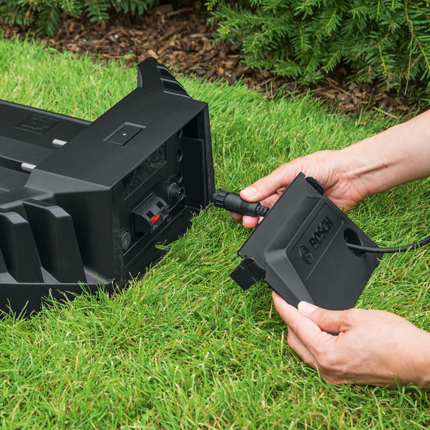 Bosch Robotic Lawnmower Indego M 700 (with 18V battery, docking station included, cutting width 19 cm, for lawns of up to 700 m², in carton packaging)