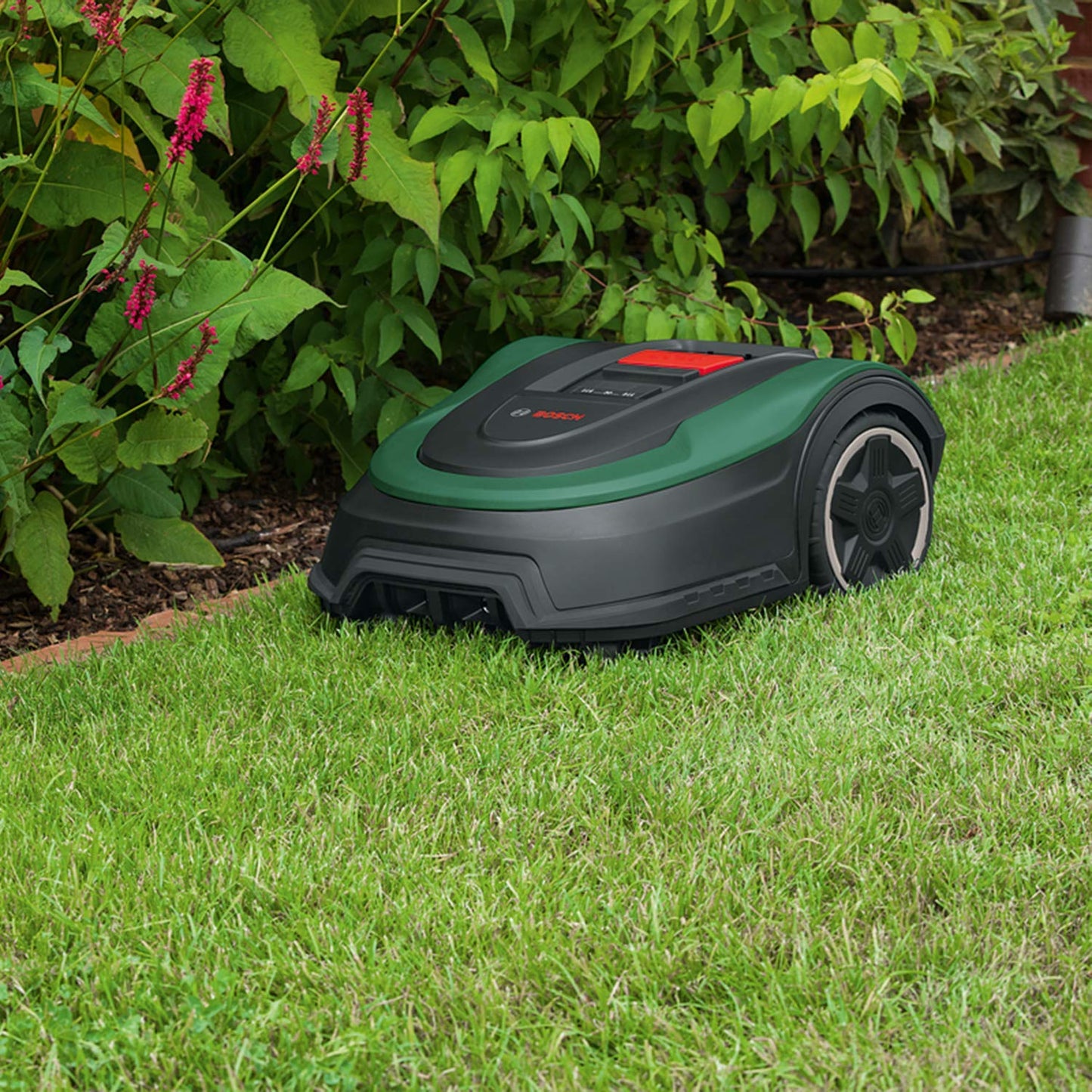 Bosch Robotic Lawnmower Indego M 700 (with 18V battery, docking station included, cutting width 19 cm, for lawns of up to 700 m², in carton packaging)